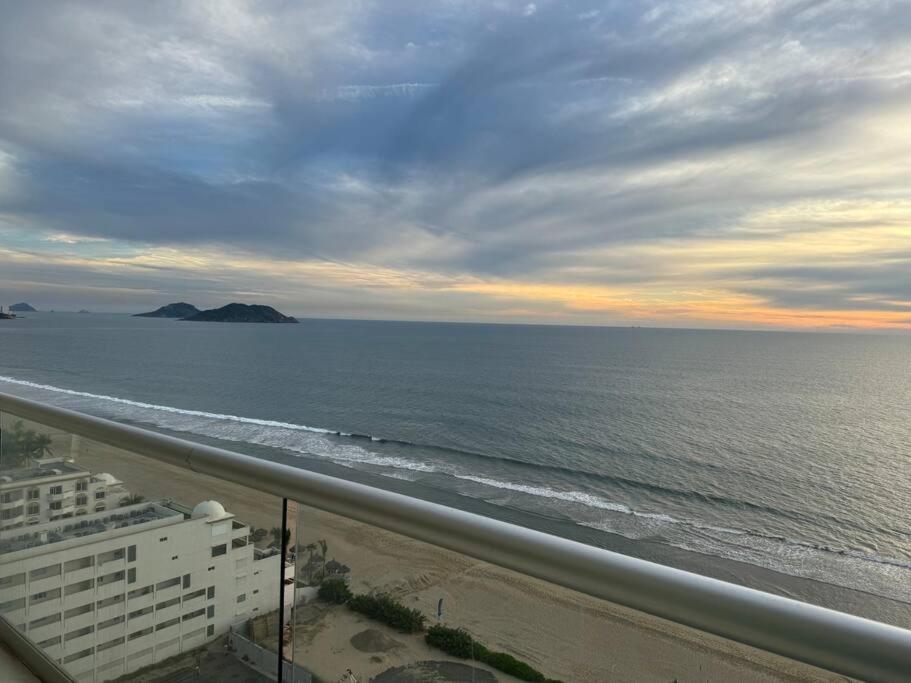 Departamento De Lujo Vista Al Mar Piso 15 Apartment Масатлан Екстериор снимка